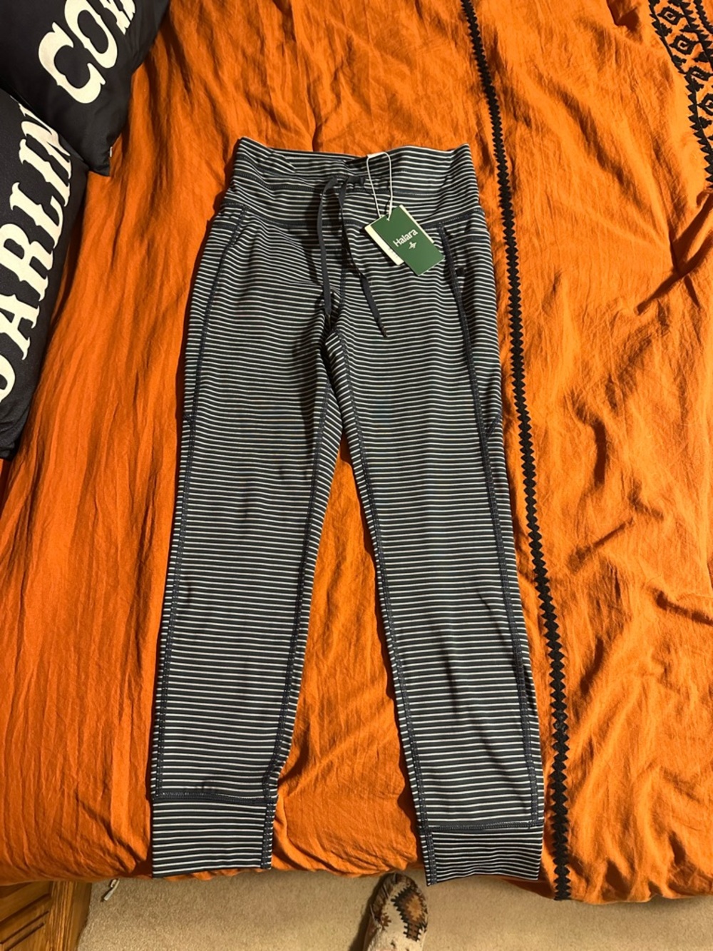 HALARA Black and White Striped Leggings